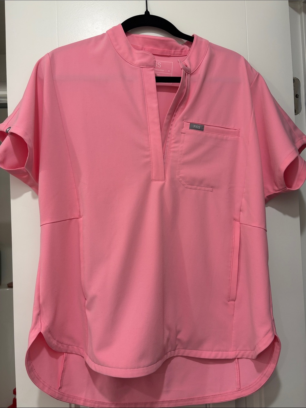 Figs Women’s Montex Relaxed Scrub Top in Sunrise Pink - Size M